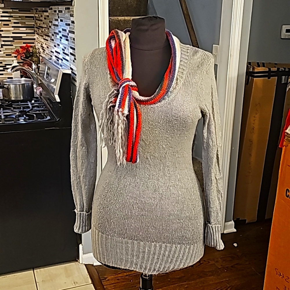 Sweater by Dots, Sz M, Gray, 71% Acrylic, 29% Nylon, Round Neckline